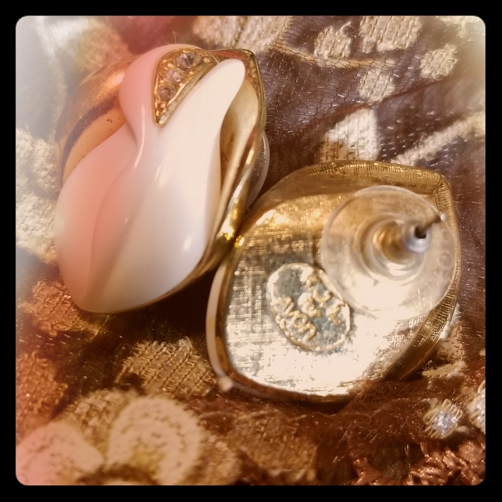 Pair of vintage Avon earrings